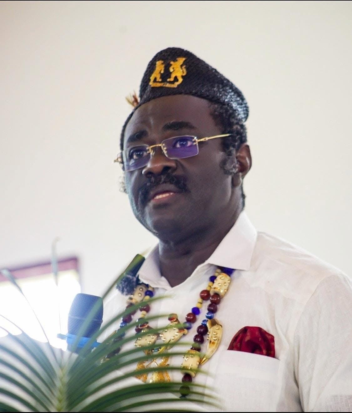 Sa Majesté Narcisse Mouelle Kombi — Chef traditionnel Ewodi